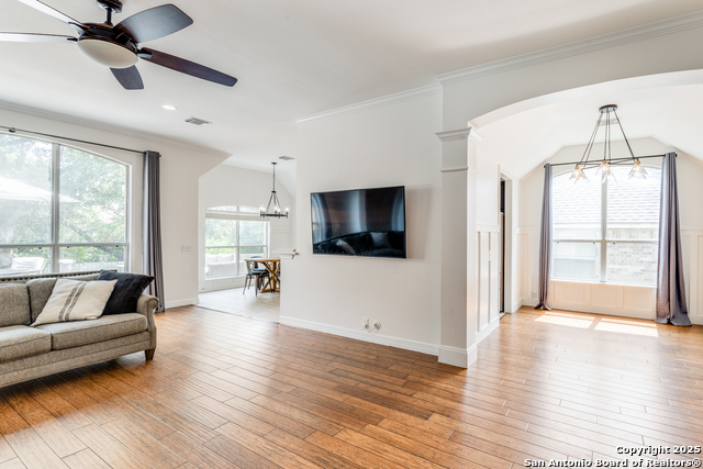 Listing photo id 4 for 1311 Higgins