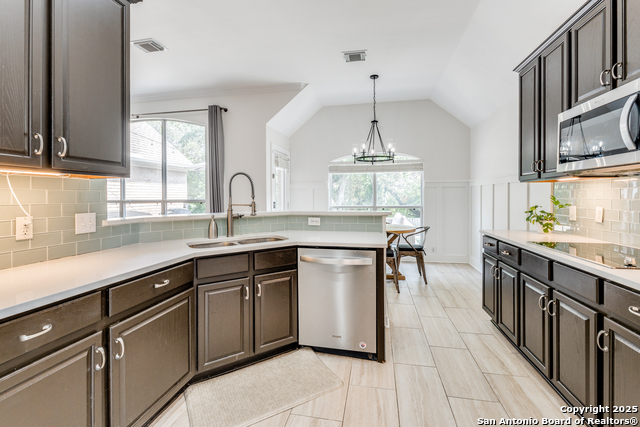 Listing photo id 6 for 1311 Higgins