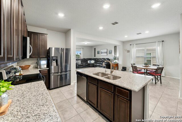 Listing photo id 0 for 9210 Yaya Rd