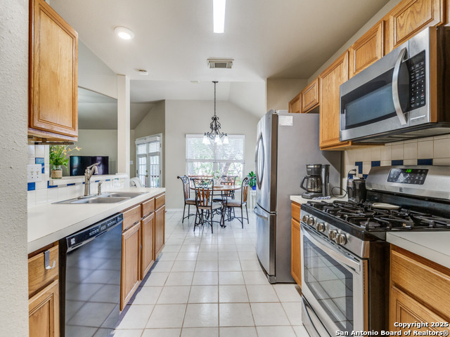 Listing photo id 10 for 8526 Chelsea Park