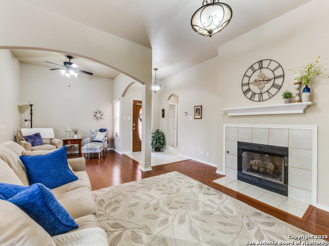 Listing photo id 3 for 8526 Chelsea Park