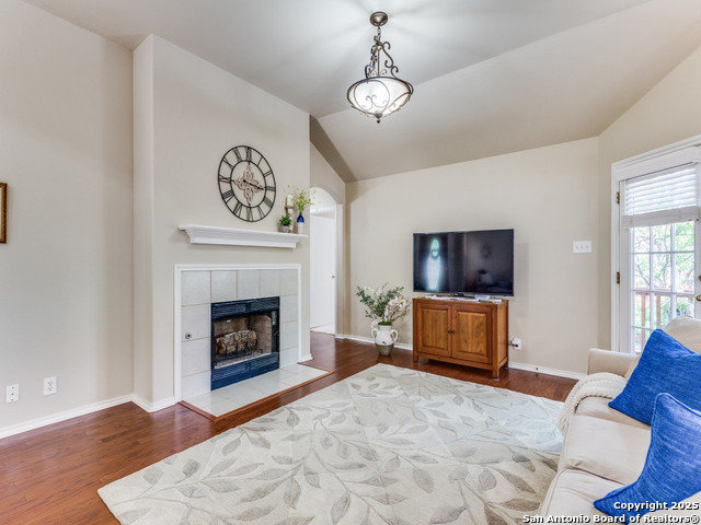 Listing photo id 4 for 8526 Chelsea Park
