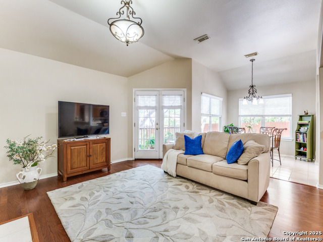 Listing photo id 5 for 8526 Chelsea Park