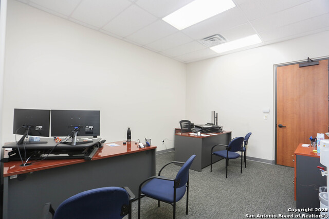 Listing photo id 8 for 20742 Stone Oak 105
