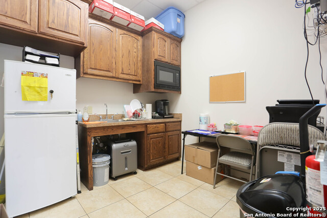 Listing photo id 11 for 20742 Stone Oak 105