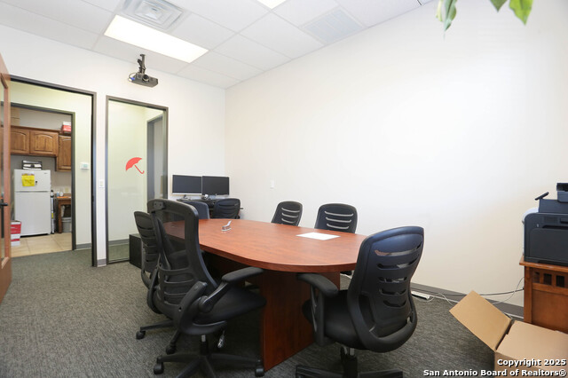 Listing photo id 12 for 20742 Stone Oak 105
