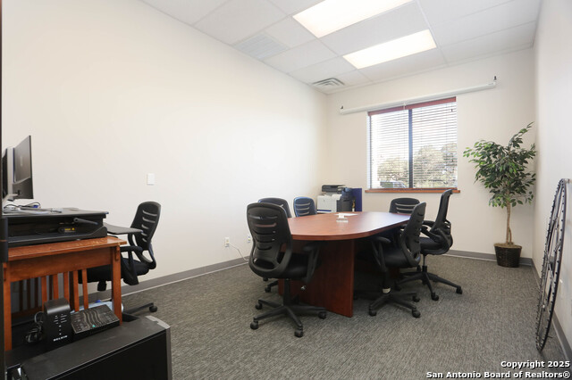 Listing photo id 13 for 20742 Stone Oak 105