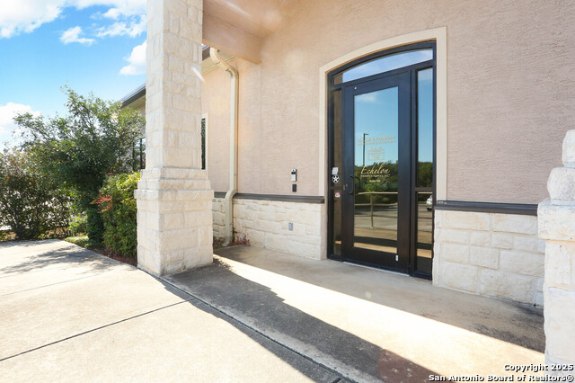 Listing photo id 1 for 20742 Stone Oak 105
