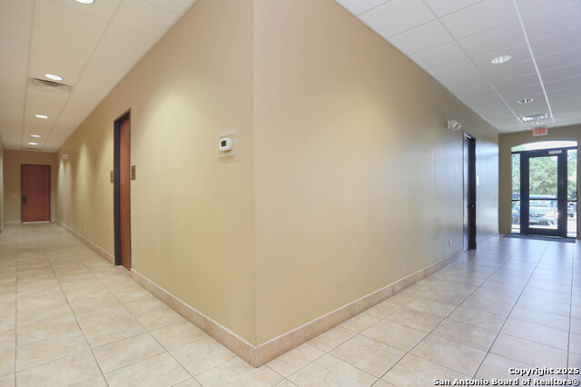 Listing photo id 3 for 20742 Stone Oak 105