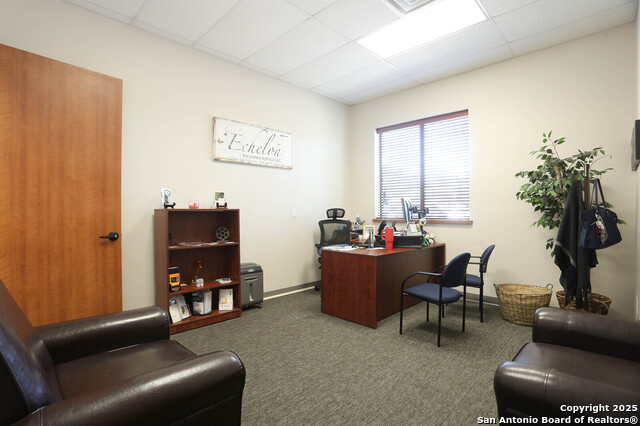 Listing photo id 5 for 20742 Stone Oak 105