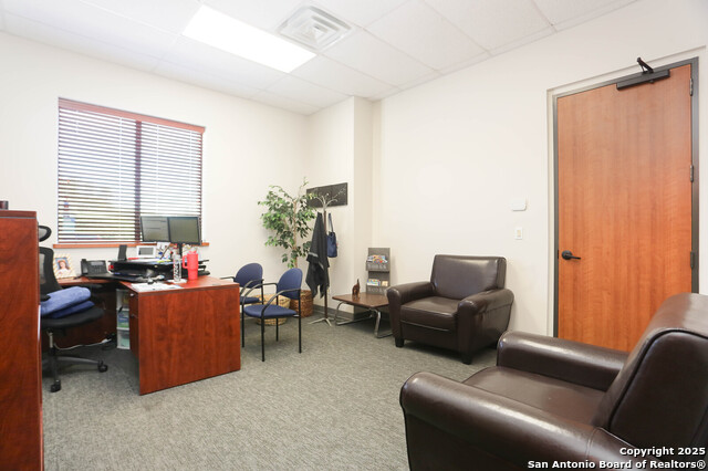 Listing photo id 6 for 20742 Stone Oak 105