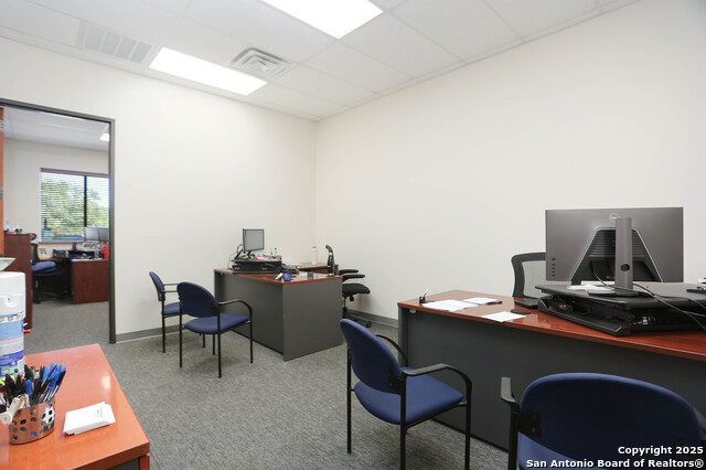 Listing photo id 7 for 20742 Stone Oak 105