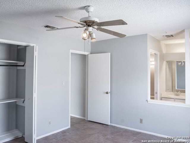 Image 12 of 19 For 6706 Spring Manor