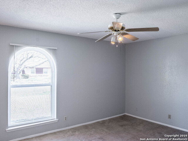 Image 13 of 19 For 6706 Spring Manor