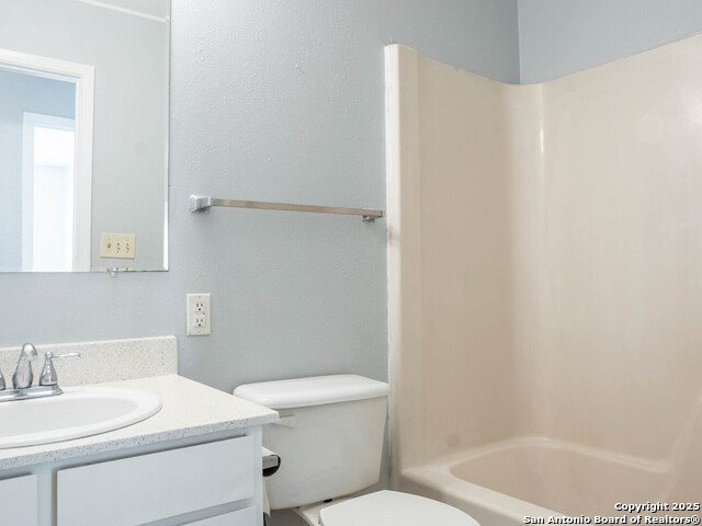 Image 14 of 19 For 6706 Spring Manor