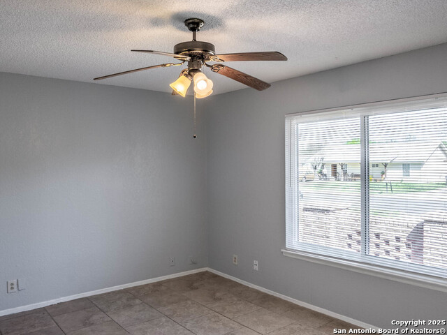 Image 15 of 19 For 6706 Spring Manor