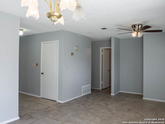 Image 5 of 19 For 6706 Spring Manor