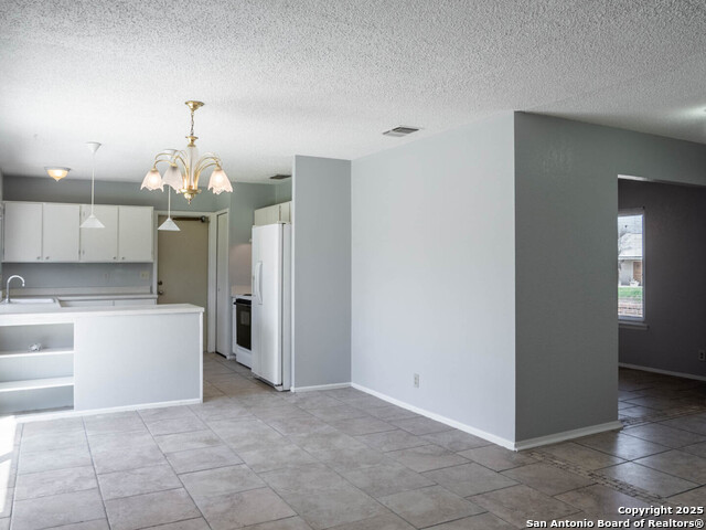 Image 6 of 19 For 6706 Spring Manor