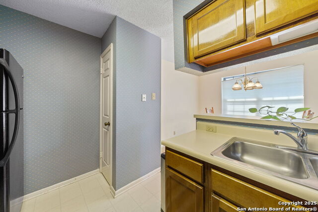 Image 13 of 31 For 10955 Wurzbach  905