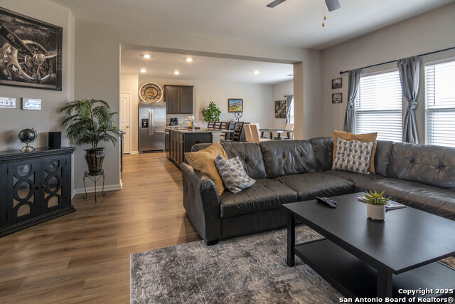 Listing photo id 2 for 9123 Bennett Forest
