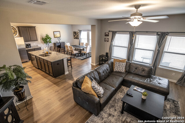 Listing photo id 4 for 9123 Bennett Forest