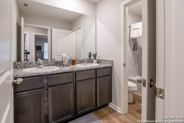 Listing photo id 7 for 9123 Bennett Forest