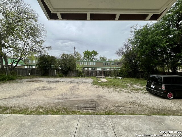 Image 22 of 25 For 243 Deerwood Dr