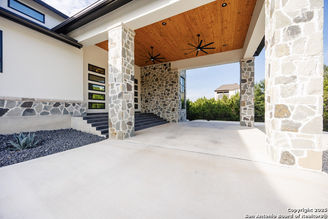 Image 4 of 50 For 25003 Miranda Ridge