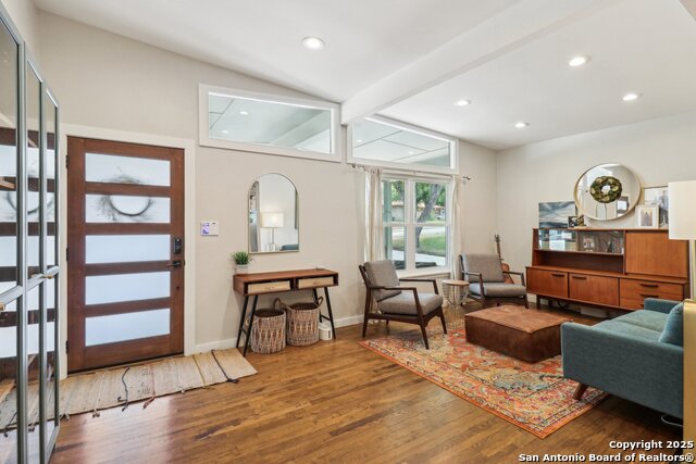 Listing photo id 9 for 703 Marquis