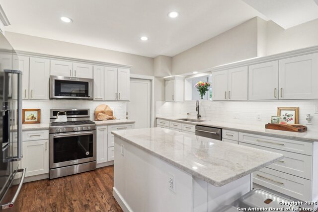 Listing photo id 15 for 703 Marquis