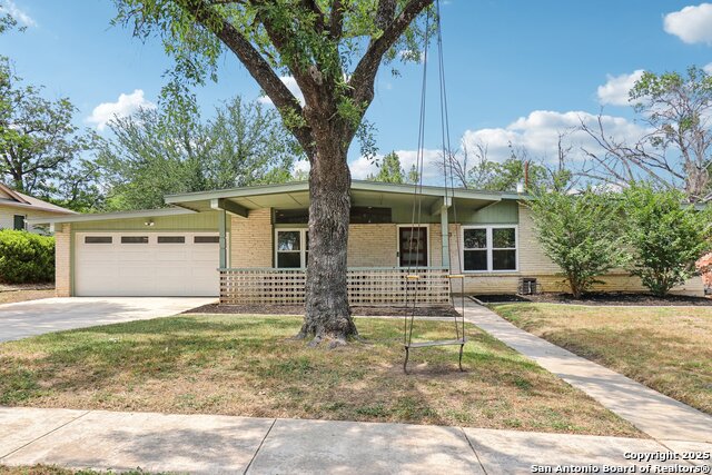 Listing photo id 0 for 703 Marquis