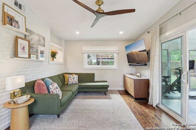 Listing photo id 19 for 703 Marquis