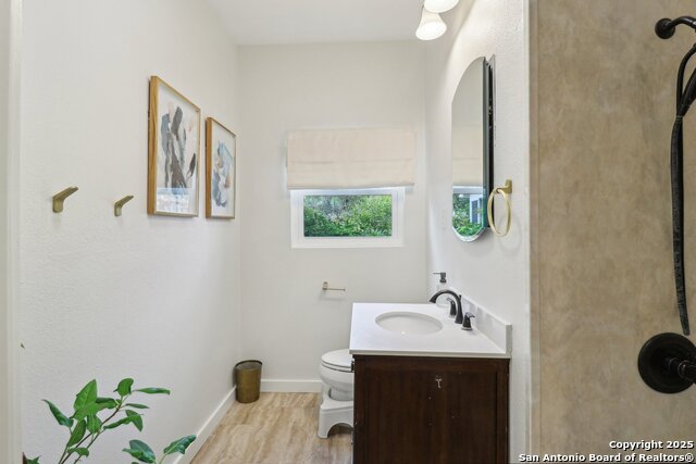 Listing photo id 21 for 703 Marquis