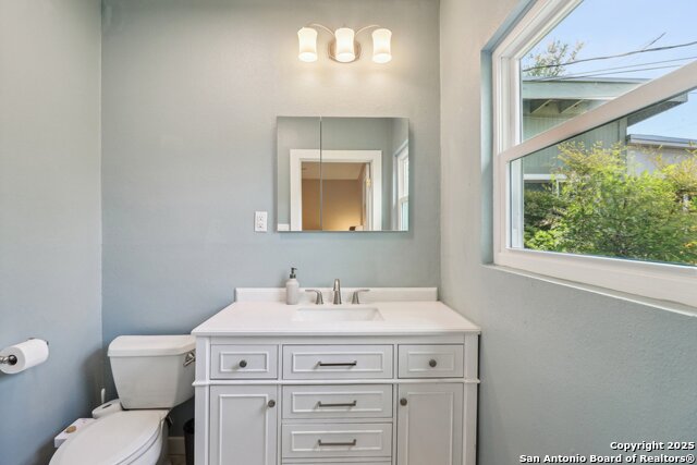 Listing photo id 27 for 703 Marquis