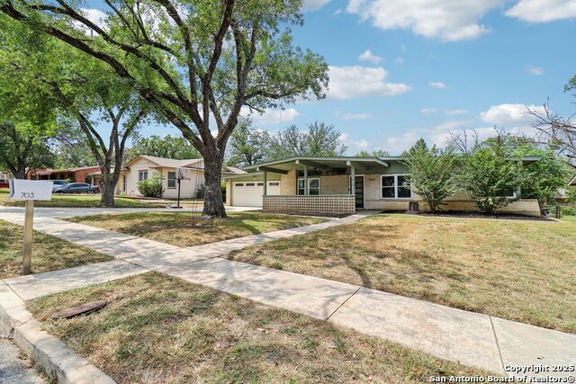 Listing photo id 1 for 703 Marquis