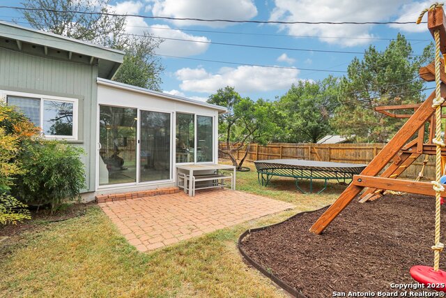 Listing photo id 31 for 703 Marquis
