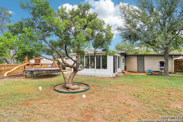 Listing photo id 33 for 703 Marquis