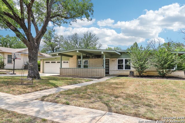 Listing photo id 2 for 703 Marquis