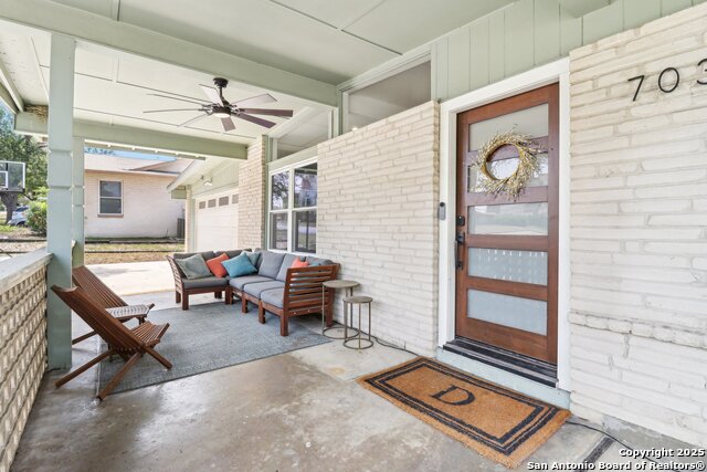 Listing photo id 5 for 703 Marquis