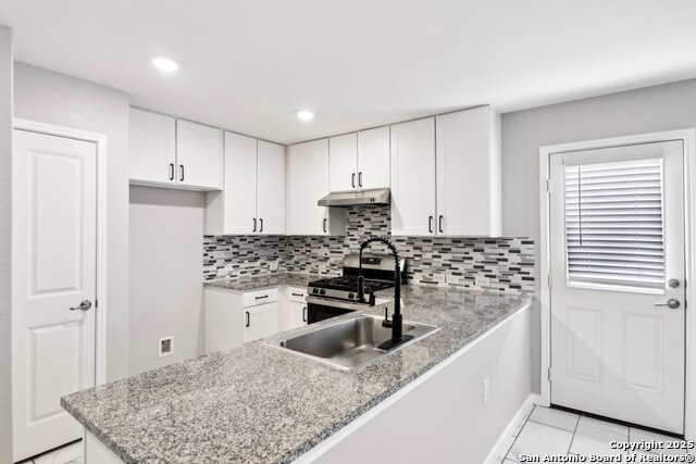 Listing photo id 9 for 4526 Meadowland