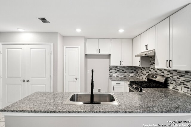 Listing photo id 10 for 4526 Meadowland