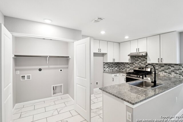 Listing photo id 13 for 4526 Meadowland