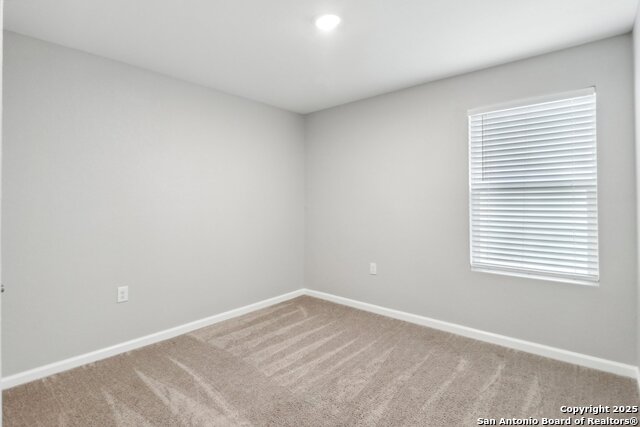 Listing photo id 15 for 4526 Meadowland