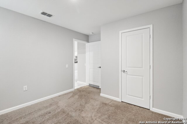 Listing photo id 16 for 4526 Meadowland