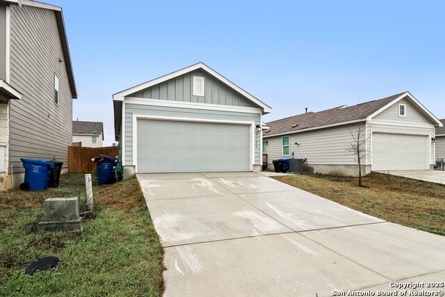 Listing photo id 0 for 4526 Meadowland