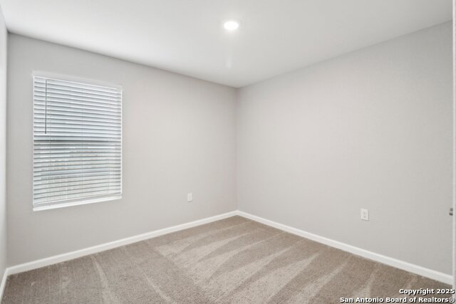 Listing photo id 18 for 4526 Meadowland