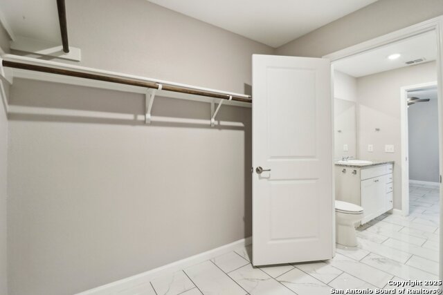 Listing photo id 25 for 4526 Meadowland