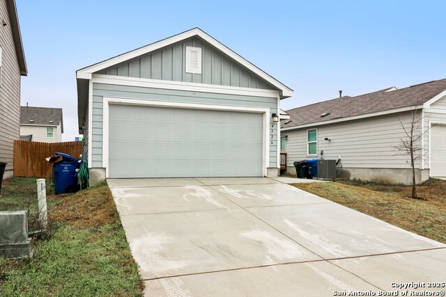 Listing photo id 1 for 4526 Meadowland