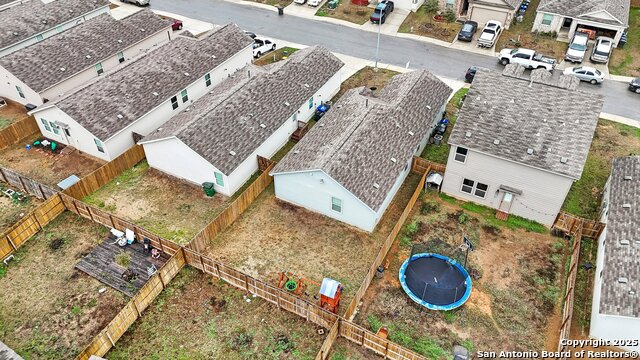 Listing photo id 33 for 4526 Meadowland