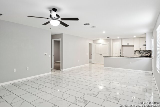 Listing photo id 2 for 4526 Meadowland